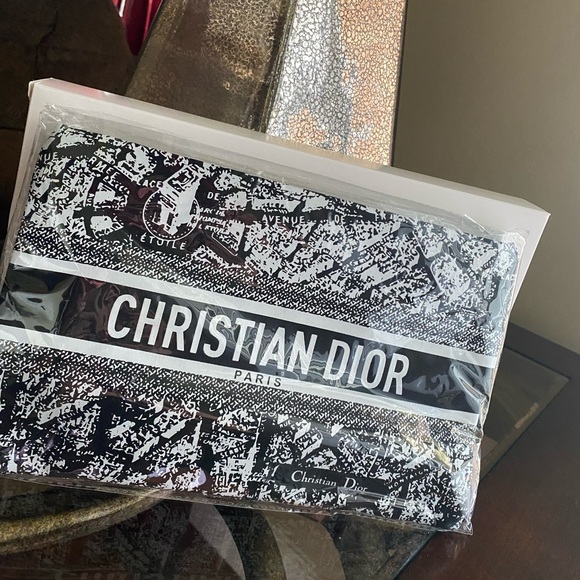 Christian Dior Paris Zippy Pouch /Dior Beauty ✨ - Picture 3 of 8